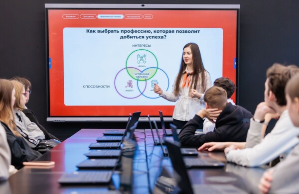 В столице началась ежегодная профориентационная программа для подростков «Лето в новом формате»