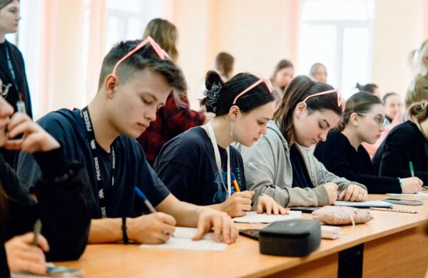 Почти три тысячи студентов из Москвы работают и проходят практику в детских лагерях по всей стране
