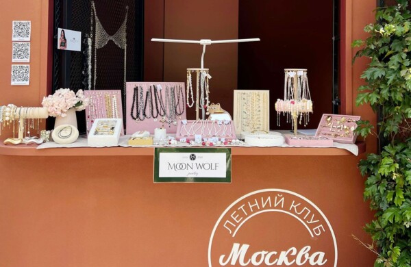 Новые резиденты летнего клуба «Москва» представят украшения, косметику и другие товары