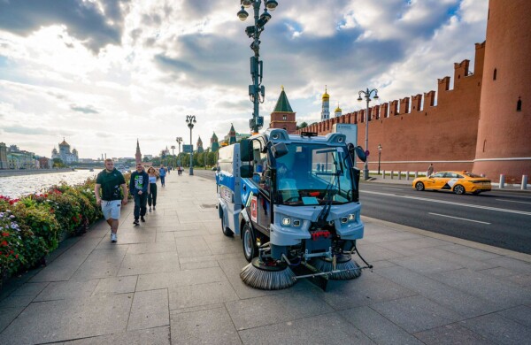 В Москве уборочная электротехника вышла на новые маршруты
