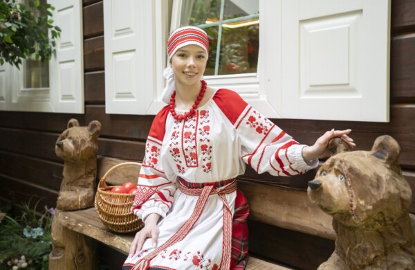 Коллекции российских и зарубежных дизайнеров представят на ВДНХ