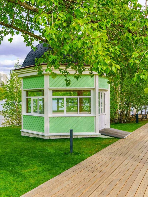 Романтика в городе: самые красивые места для свиданий в парках Москвы