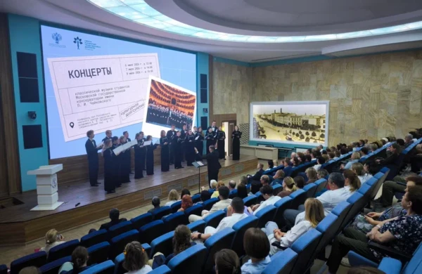 Концерты в медицинском центре призваны поддержать здоровое долголетие пациентов