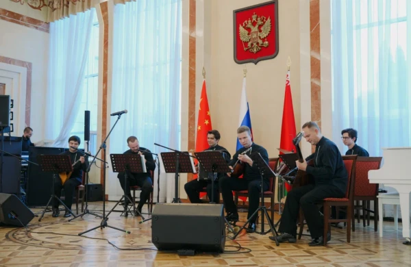 Молодые солисты оркестра имени Осипова украсили торжественный вечер в Минске