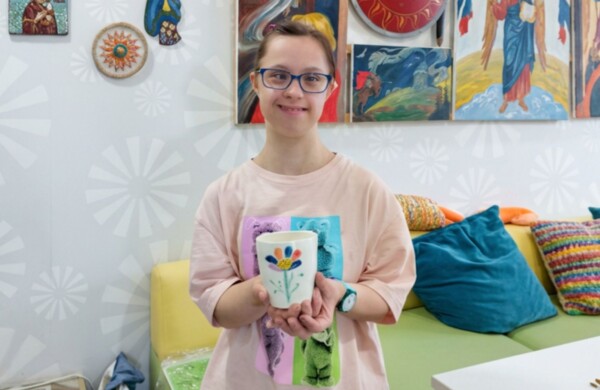 Сделано с душой: какие изделия создают в инклюзивных мастерских