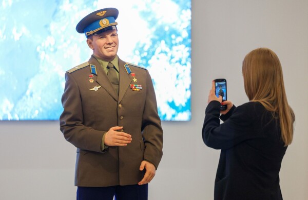 Бесплатные билеты, экскурсии и скидки: как «Зарядье» поддерживает участников СВО