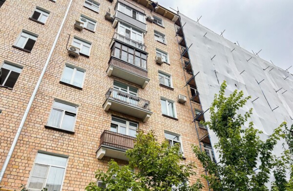 На Комсомольском проспекте обновят девять жилых домов