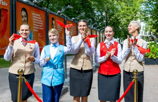 На Гоголевском бульваре открылась фотовыставка, посвященная сотрудникам центров госуслуг