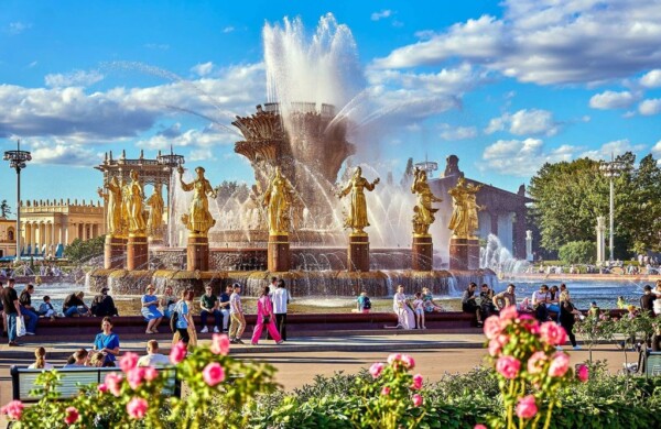 Перед Днем города на ВДНХ обновили фонтан «Дружба народов»