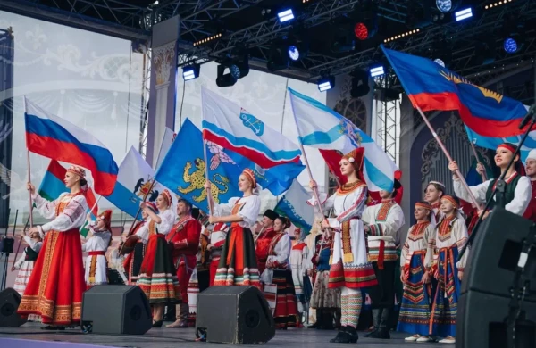 Концерт-телемост «Сила традиций» соединил Санкт-Петербург и Южно-Сахалинск в рамках фестиваля «Вместе мы – Россия!»