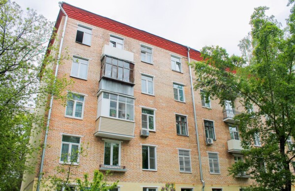 Около 50 домов с красными кирпичными карнизами капитально отремонтировали в столице