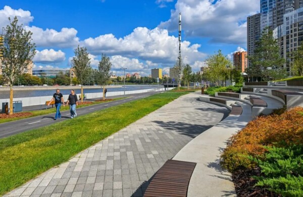 Новые набережные Москвы-реки стали доступны горожанам