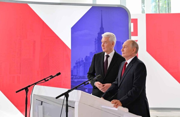 Владимир Путин и Сергей Собянин открыли первые пять станций Рублево-Архангельской линии метро