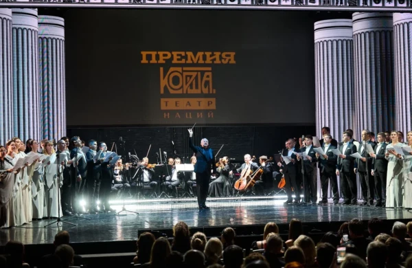 Ольга Любимова вручила награды лауреатам юбилейной Премии Корша в Театре Наций