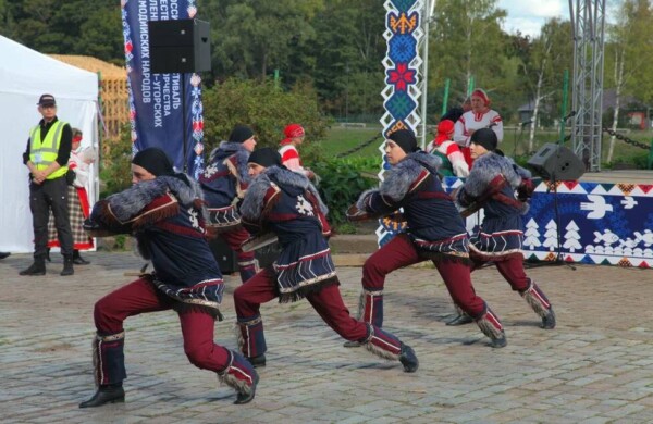 IX фестиваль «Напевы северного ветра» собрал в Ленобласти финно-угорские и самодийские культуры