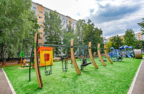 На Ореховом бульваре после благоустройства открылся спортивно-игровой кластер