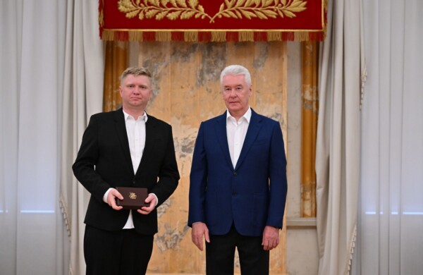 Сергей Собянин наградил московских медиков, работавших в ЛНР и ДНР
