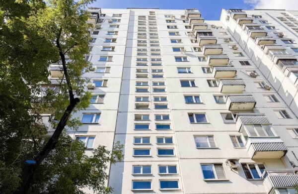 Более 100 современных лифтов установят в многоподъездных и высотных жилых домах в центре Москвы