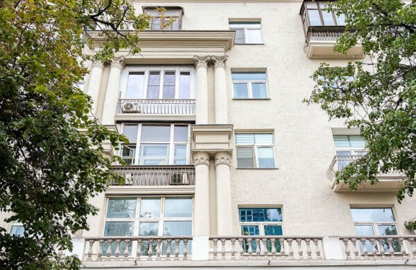 В Москве в рамках капремонта обновляют дома, где жили летчики — герои Советского Союза