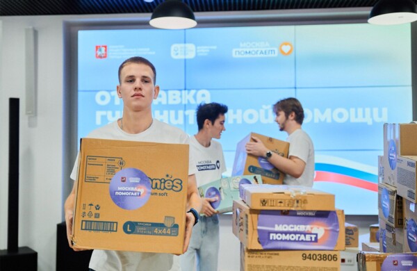 Более 10 тонн гуманитарной помощи отправили столичные волонтеры в ЛНР и ДНР