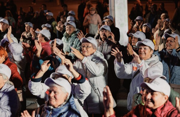 Концерт, форум лидеров и семейные квизы: как в Москве прошел День старшего поколения