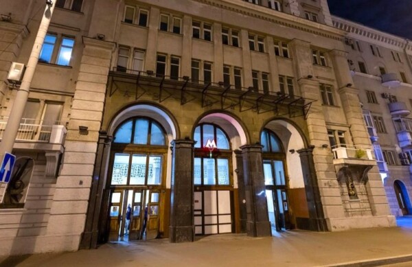 В центре реставрации метро возвращают исторический облик входной группы станции «Аэропорт»