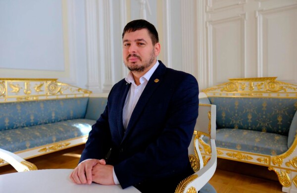 Управляющий и обер-церемониймейстер XXI века. Кто сегодня работает в Петровском путевом дворце