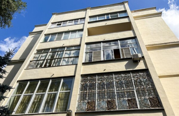 В центре столицы приводят в порядок три исторических доходных дома