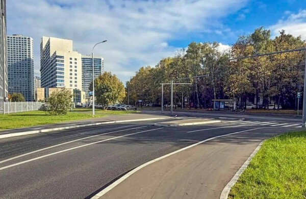 В ЮЗАО завершили благоустройство участка от Херсонской улицы до Научного проезда