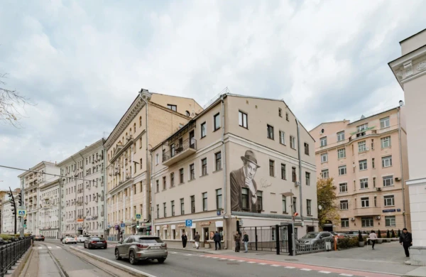Столетие Евгения Евстигнеева: мемориальная доска в Москве, мурал у «Современника» и юбилейный спектакль «ЕвстиГений»