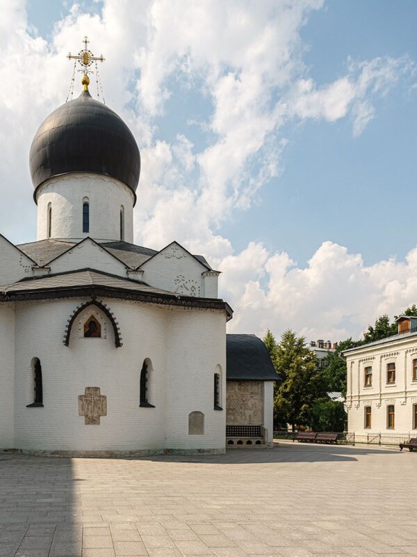 Старинные обители, живописные парки и купеческие особняки: куда отправиться с «Московским долголетием» этой осенью