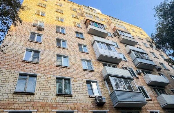 В Москве завершается капремонт трех домов с декоративными фризами
