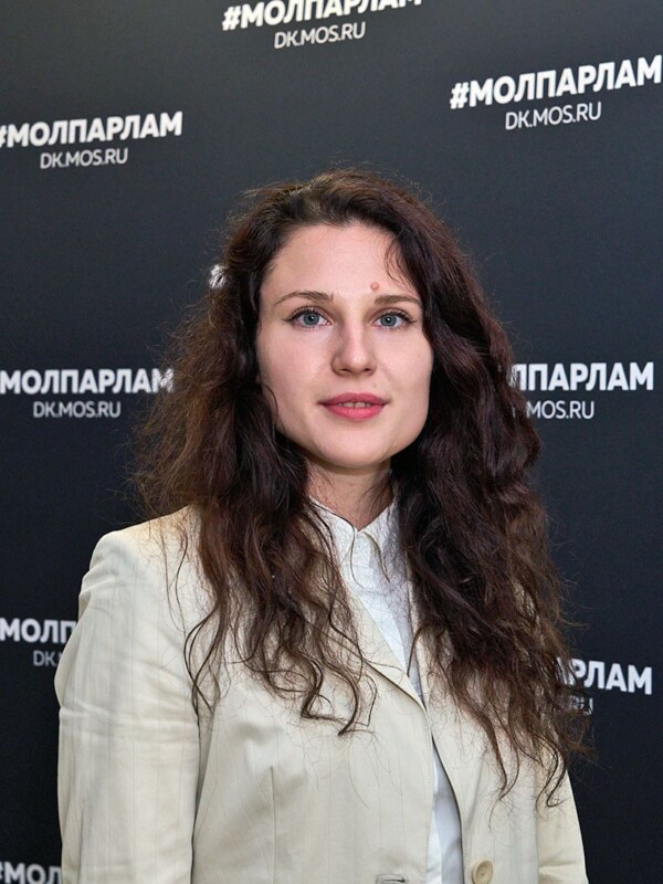 Сотни посылок с гумпомощью отправили на фронт районные молодежные палаты столицы