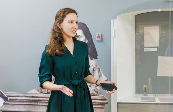 «Анна Каренина» в ведущих театрах города: «Мосбилет» — о главной героине сезона